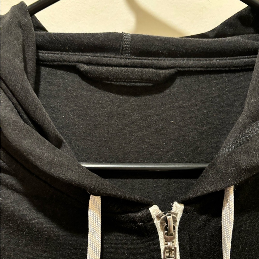Vuori Halo Performance Hoodie 2.0 - Picture 5 of 7